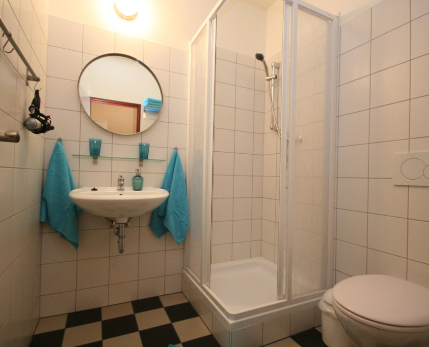 Guesthouse Goerlitz: ALBA - A-XL Bathroom
