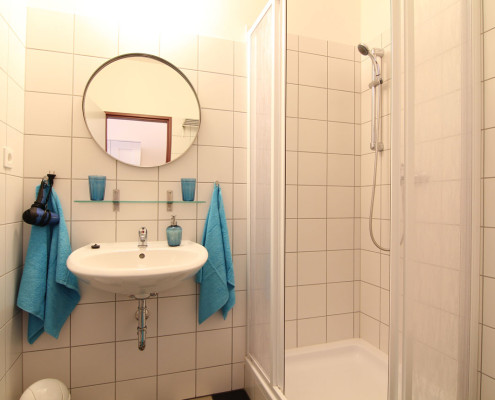 Guesthouse Goerlitz: ALBA - DZ-AS Bathroom